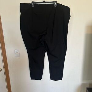 NWT OLD NAVY HIGH-RISE PIXIE
SKINNY COMFORT WAIST BLACK PULL ON PANT SIZE 4X